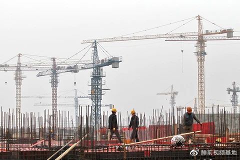 » 5、年龄上限解禁江苏省允许超龄建筑农民工进入工地工作5月25日，江苏省住建厅发布《关于进一步做好建筑施工从业人员“建安码”系统试点应用的通知》