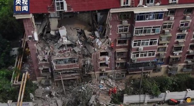 14. 天津老旧小区爆燃事故已致11人受伤、3人失联7月19日7时15分许，天津市北辰区天穆镇欢颜里一老旧小区发生燃气爆燃，造成楼体受损，有群众被困
