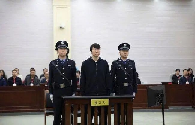 » 2. 李铁被判处有期徒刑20年12月13日，由湖北省咸宁市中级人民法院正式对李铁案作出一审判决