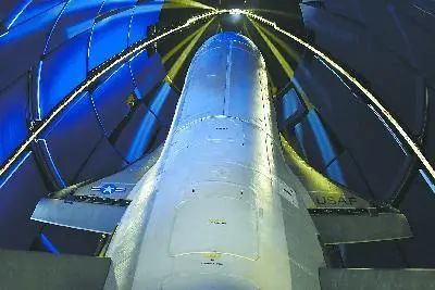 17. X-37B空天飞机刷新在轨最长纪录据美国《空军杂志》网站10日报道，隶属美国太空军的一架X-37B空天飞机在太空中连续飞行超过780天，已经刷新了之前的最长在轨纪录