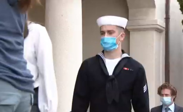 » 12. 纵火烧了“好人理查德”号美国水兵受审 面临终身监禁美国海军一名水兵被控在2020年对“好人理查德”号两栖攻击舰纵火，他将于本星期开始出庭受审