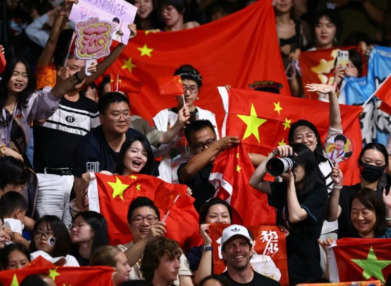 » 5、 国乒全体人员决定解散官方粉丝群针对“饭圈”乱象侵蚀和影响乒乓球项目的问题，中国乒协、中国乒乓球队始终态度鲜明地坚决抵制，把整治“饭圈”乱象纳入体育系统意识形态工作范畴，多措并举推进治理工作，取得一定效果