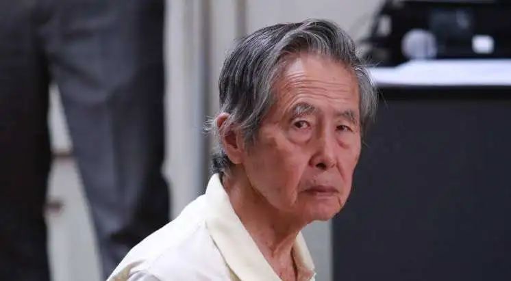 12. 秘鲁宪法法院决定释放83岁的前总统藤森秘鲁宪法法院17日决定恢复2017年12月对前总统藤森的特赦，这意味着目前正在监狱服刑的藤森将获释