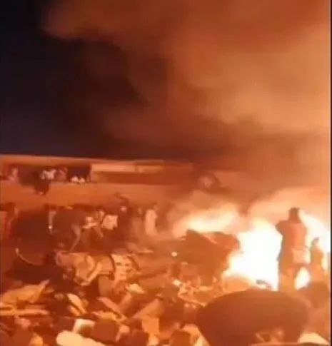» 9、 苏丹军用飞机坠毁 军人平民共46人死亡当地时间26日，苏丹首都喀土穆医疗卫生部门表示，苏丹军方一架军用飞机25日晚在首都喀土穆以西的恩图曼市坠毁，目前事件已造成包括军人和平民在内的46人死亡