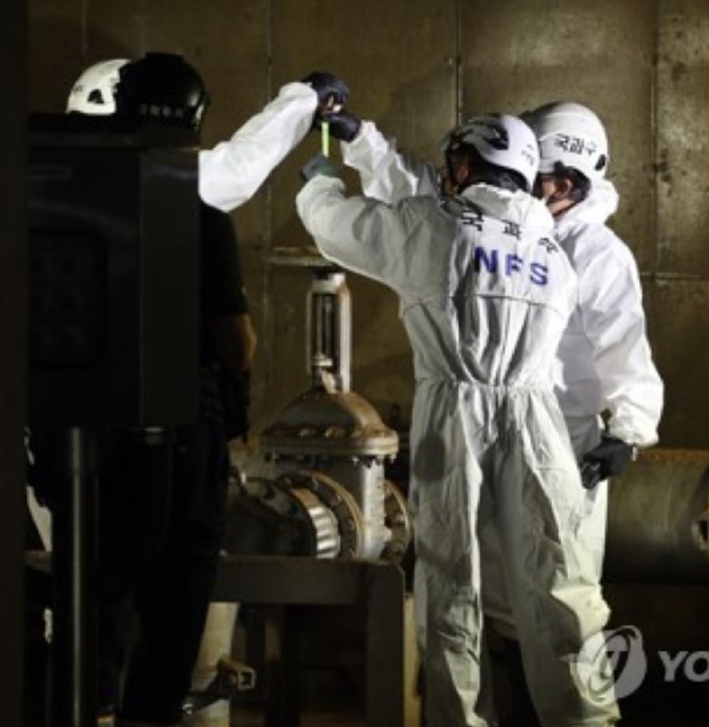 » 13. 韩国一地下车道被淹致14人死亡10人受伤 启动跨部门调查韩联社20日报道称，韩国警方和国立科学搜查研究院于当天上午10时许开展联合鉴定，就设于涉事地下车道中央的4台排水泵管理是否到位、美湖江堤防坍塌的原因进行调查