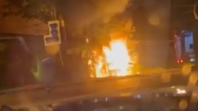 6. 俄保守派“大脑”杜金的女儿遭遇汽车爆炸身亡此次事故发生在当地时间8月20日21时45分左右，位置是莫斯科以西约20公里的高速公路上
