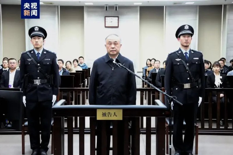 » 2. 国家烟草局副局长受审 受贿9.43亿2024年3月22日，辽宁省大连市中级人民法院一审公开开庭审理了国家烟草专卖局原党组成员、副局长何泽华受贿、利用影响力受贿一案