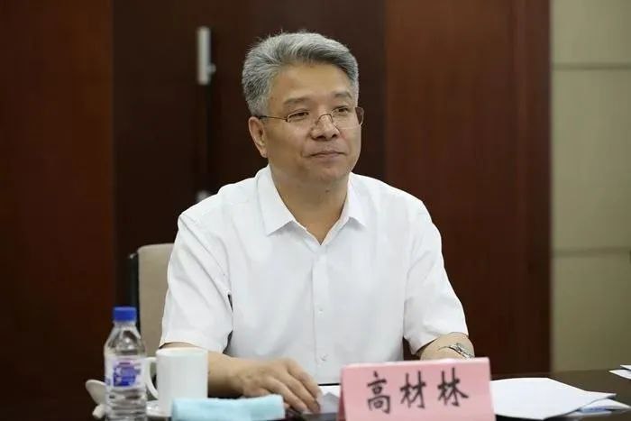 » 8、吉林省政府原副秘书长高材林一审被判无期 贪污亿元且不能退缴赃款9月2日，据吉林省延边朝鲜族自治州中级人民法院消息，吉林省政府原副秘书长高材林一审被判无期徒刑，剥夺政治权利终身，并处没收个人全部财产