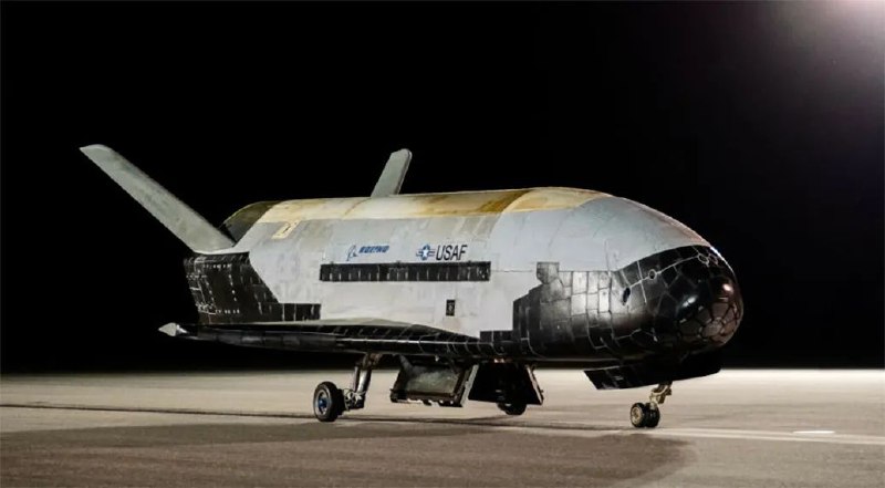 » 12、在轨飞行908天后着陆，美X-37B飞行器再次刷新纪录X-37B轨道试验飞行器(OTV)在轨飞行908天后，于当地时间12日凌晨5点22分在佛罗里达州肯尼迪航天中心降落，打破了此前780天的飞行时间纪录