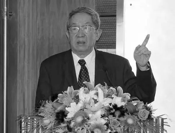 » 11. 阎明复盖棺定论 more…民政部原副部长、党组成员阎明复同志（部长级待遇），因病于2023年7月3日在北京逝世，享年92岁
