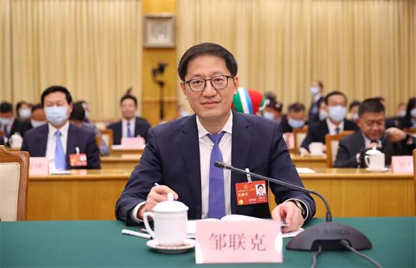 » 3. 贵州省教育厅长投案贵州省教育厅党组书记、厅长邹联克涉嫌严重违纪违法，主动投案，目前正接受贵州省纪委监委纪律审查和监察调查