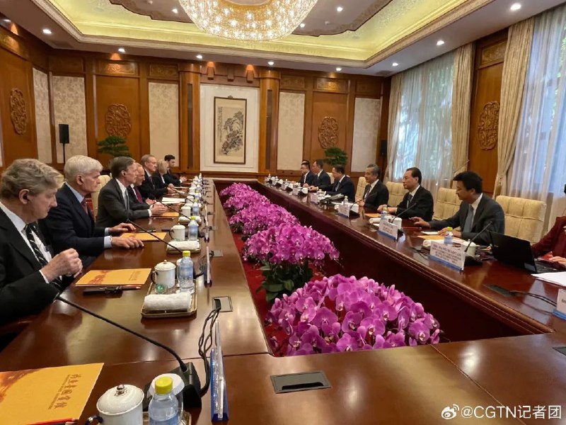» 4、国家主席会见美国国会参议院多数党领袖舒默一行» 王毅会见舒默中央外办主任王毅10月9日在北京与美国参议院多数党领袖舒默举行会谈