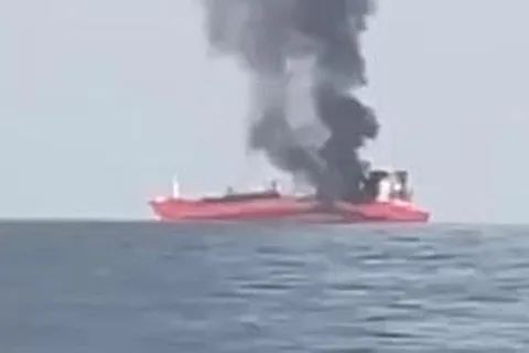 » 13. 青岛东南海域发生油轮爆炸事故致2人失踪 仍有漏油风险1月10日15时许，油轮“宏浦6”号在青岛东南海域爆炸，现场视频显示，爆炸致油轮中间断裂，并漂浮在海面上，船体上方有高达数十米的浓烟
