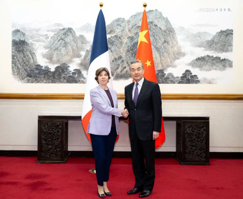 » 3. 王毅同法国外长会谈 法方将向中国赴法研究生发放更长期限签证 more…双方一致同意，落实中法高级别人文交流机制第六次会议成果，加强教育、文化、奥运、卫生健康等领域合作，为双方人员往来提供更多便利，推动两国人文交流释放更大活力，取得更大成果