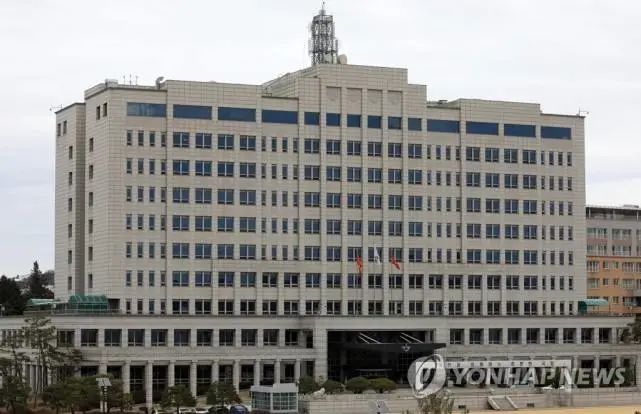 9. 韩媒：尹锡悦宣布把总统办公室迁至国防部大楼据韩联社首尔20日报道，韩国当选总统尹锡悦当天宣布，5月10日就职后，他将立即搬到首尔中央龙山区的国防部大楼