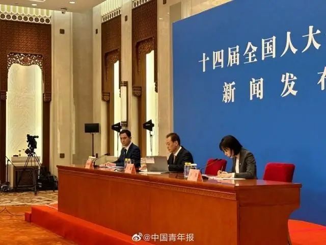 » 3. 人大发言人：各级人大代表中基层群众都占有相当比例 在全国人大代表占16.69%中国的人大代表选举是世界上规模最大的民主选举，是中国全过程人民民主的生动实践