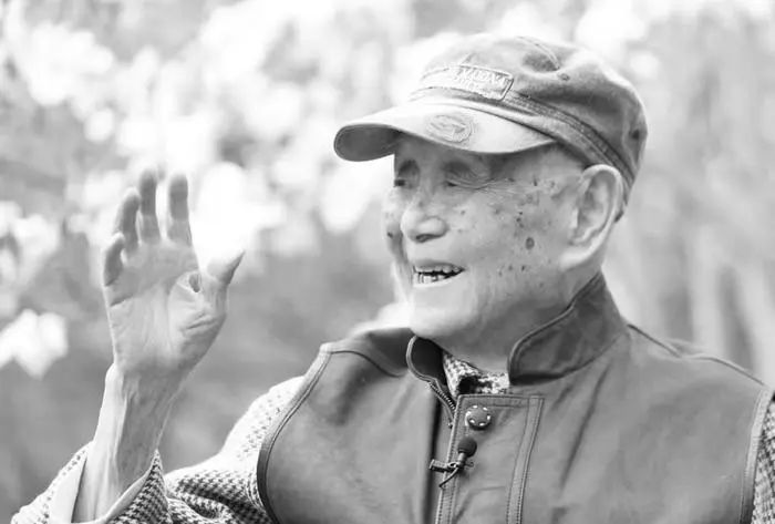 » 12. 国画大师黄永玉逝世黄永玉先生，笔名黄杏槟、黄牛、牛夫子