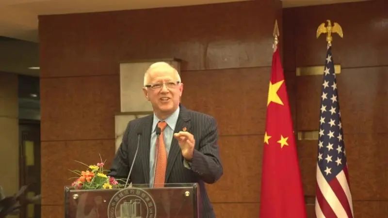 13. “八九点钟的太阳” 美国美中关系全国委员会主席引用毛主席名言“世界是你们的，也是我们的，但是归根结底是你们的