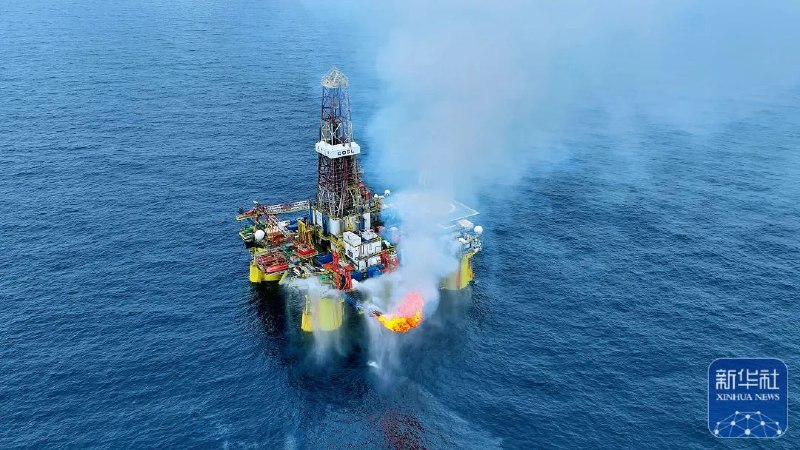 » 2. 中国在南海发现亿吨级深水油田据中国海油网站8日消息，中国海油今天宣布，在南海深水深层获得开平南亿吨级油田发现