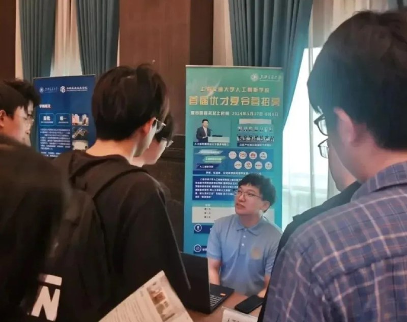 » 5、 27岁清华博士任上海交大博导，人工智能助理教授最近，“27岁清华博士任上海交大博导”登上了微博热搜，这位年轻的博导名叫张林峰，1997年出生于山东潍坊，今年6月在清华大学交叉信息研究院获得博士学位，现已担任上海交通大学人工智能学院助理教授、博士生导师