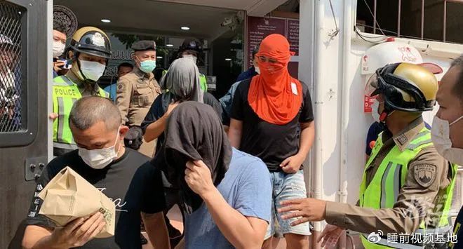 » 10. 泰国警察参与绑架5名中国商人，勒索近50万   当地时间5月6日，泰国曼谷丁丹（Din Daeng）警察局公布了一起针对在泰中国公民的绑架勒索案