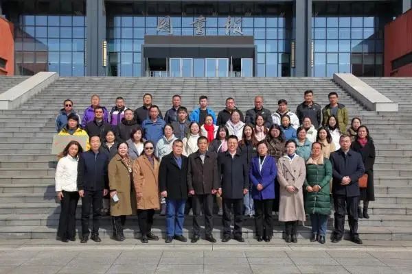 » 13. 37名快递员入读常州工学院，如成绩优异且外语过关可拿学位2月25日，江苏常州市37名快递员以常州工学院2023级物流管理专业新生的身份，参加开学典礼