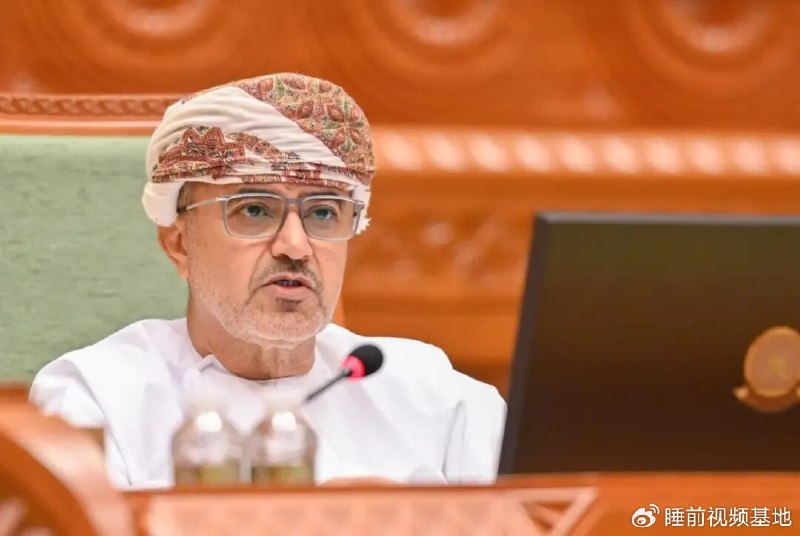 » 8、阿曼：通行海峡不收费据央视新闻消息，当地时间8日，阿曼交通、通信和信息技术大臣马瓦利在协商会议上表示，阿曼已签署与国际海运相关的协议，根据协议规定，霍尔木兹海峡为天然通道，不能对通行船只征收费用