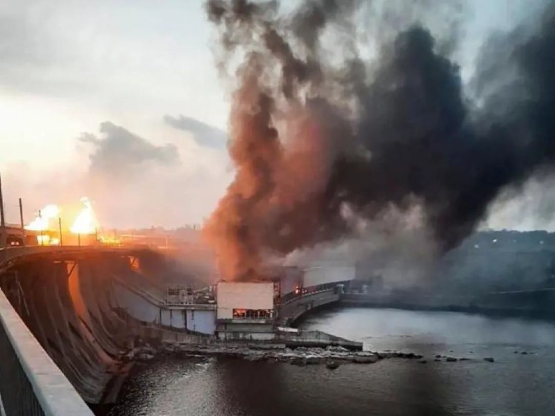 » 6、被俄罗斯轰炸后， 乌克兰第聂伯河水电站已停转当地时间3月22日，乌克兰第聂伯河水电站因遭导弹袭击起火