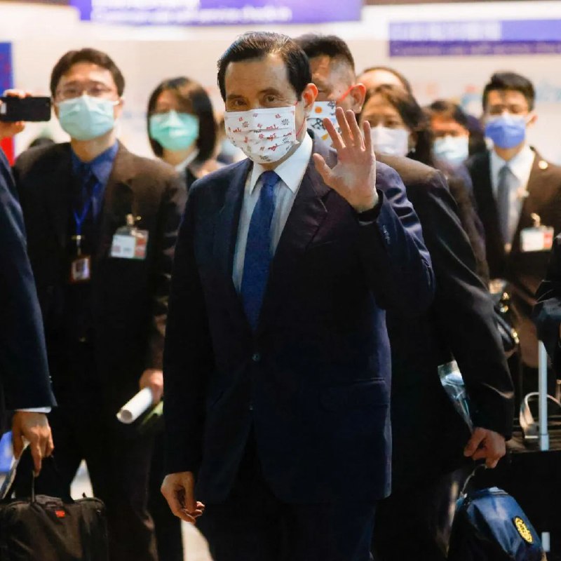 » 1. 马英九：坚持“九二共识”最符合台湾民众利益马英九先生一行7日结束在大陆的行程，于午间搭机从上海返回台湾