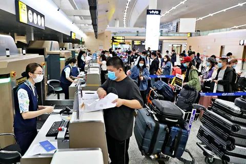 4. 上半年中国学生获得的F-1美签数量较疫情前减少过半美国国务院披露的数据显示，2022年上半年，美国一共向中国留学生签发了3.1万张F-1学生签证