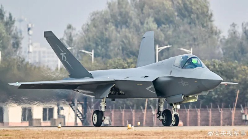 » 5. 空军确定在珠海航展公开隐身飞机歼-35A11月5日上午，空军在京组织新闻发布会介绍庆祝空军成立75周年以及参加第十五届中国航展有关信息