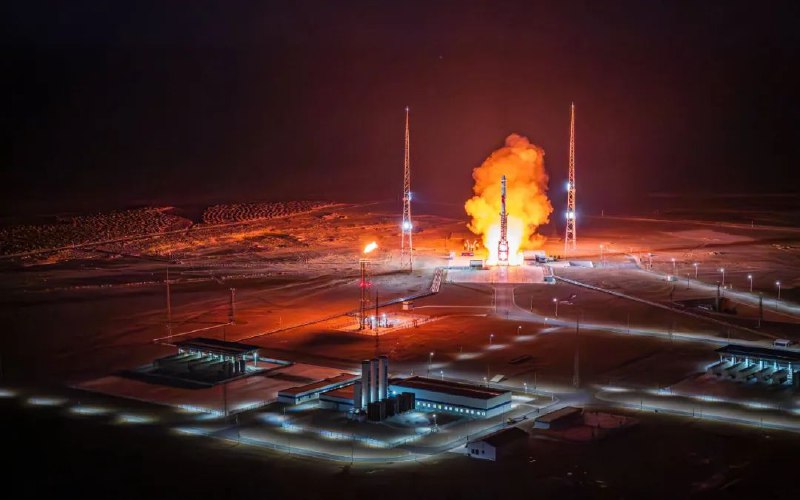 » 17. 朱雀二号遥三发射成功 我国首款连续发射成功民商液体运载火箭12月9日07时39分，朱雀二号遥三运载火箭在我国酒泉卫星发射中心发射升空，将搭载的鸿鹄卫星、天仪33卫星及鸿鹄二号卫星顺利送入预定轨道，发射任务获得圆满成功