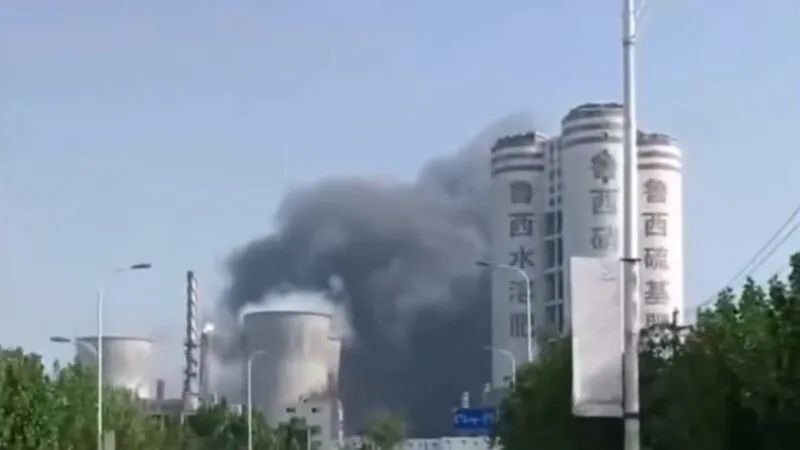 » 3. 山东聊城化工厂爆炸 至少5死1失踪据微信公众号“聊城高新区”5月1日消息，山东聊城高新区管委会发布情况通报：2023年5月1日上午，中化集团鲁西化工双氧水生产区发生爆炸火灾事故