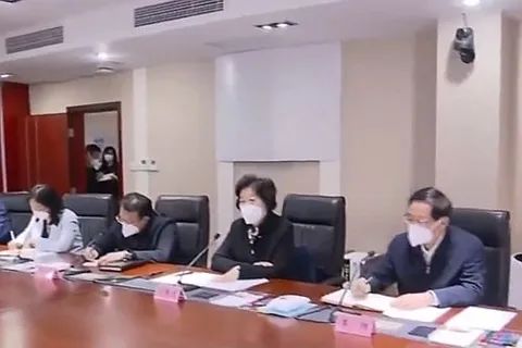 2. 孙春兰在沪调研指导疫情防控：确保城市核心功能正常运转上海承载着联通国内国际两个市场的重要功能，要统筹疫情防控和经济运行，保障经济、金融、贸易、航运中心核心功能稳定运转