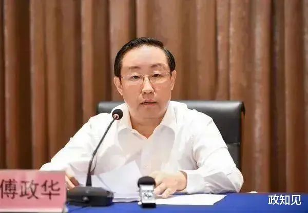 » 1. 孙力军团伙首个“有重大立功表现” 傅政华一审被判死缓9月22日，吉林省长春市中级人民法院公开宣判全国政协社会和法制委员会原副主任傅政华受贿、徇私枉法一案，对被告人傅政华以受贿罪判处死刑，缓期二年执行，剥夺政治权利终身，并处没收个人全部财产，在其死刑缓期执行二年期满依法减为无期徒刑后，终身监禁，不得减刑、假释，以徇私枉法罪判处有期徒刑十四年，决定执行死刑，缓期二年执行，剥夺政治权利终身，并处没收个人全部财产，在其死刑缓期执行二年期满依法减为无期徒刑后，终身监禁，不得减刑、假释；对傅政华受贿犯罪所得及孳息依法予以追缴，上缴国库