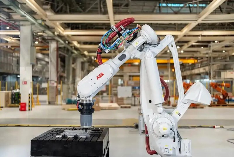 » 3、54 亿美元，软银将收购 ABB 工业机器人业务IT之家消息，据彭博社报道，日本软银集团已同意以近 54 亿美元（约合 385.25 亿元人民币）的企业价值收购 ABB 有限公司（ABB Ltd.）的工业机器人业务，此举凸显了这家日本投资巨头对快速增长的机器人领域的浓厚兴趣