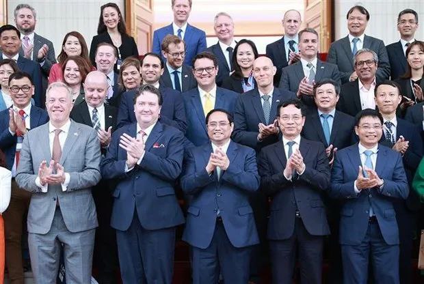 » 2. 越南迎来史上最大美国商业代表团 more…3月22日下午，越南政府总理范明政在政府总部与正在访问越南的美国-东盟商务理事会代表团举行了会晤