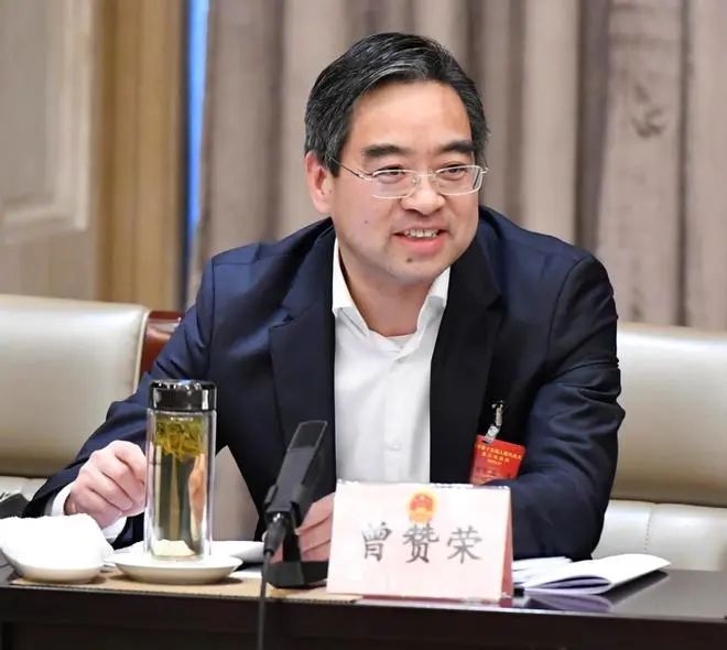 » 7. 新任青岛市委书记七零后据山东省委组织部微信公众号“鲁祖轩”12月23日消息，日前，中共中央批准：曾赞荣同志任青岛市委书记