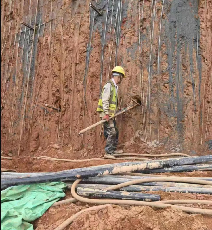 » 2、福建永安抽水蓄能电站被公开举报严重偷工减料据经济参考报消息，福建省三明市永安抽水蓄能电站在建的下水库工程，被指在大坝施工中存在严重偷工减料问题