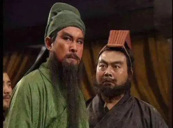 » 18. “关羽”去世二十天后 “张飞”也走了据南京艺术学院口述历史研究中心特聘研究员余泳透露，11月24日，94版《三国演义》中张飞的扮演者李靖飞因病医治无效离世，终年65岁