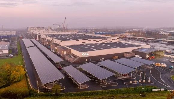 » 8. 政府补贴低于预期 欧洲两座超级电池工厂暂停建设由斯特兰蒂斯和梅赛德斯-奔驰共同投资的欧洲电池公司ACC将暂停两座生产基地的建设规划，并计划将产品转向磷酸铁锂电池
