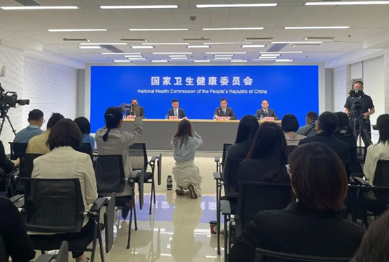 » 1、国家卫健委：尘肺病占职业病总数90%4月25日，国家卫健委召开的新闻发布会上，国家卫生健康委职业健康司副司长、一级巡视员王建冬表示，尘肺病多年以来一直是我们国家报告数量最大的、最多的一种职业病，约占我们所有报告职业病的90%