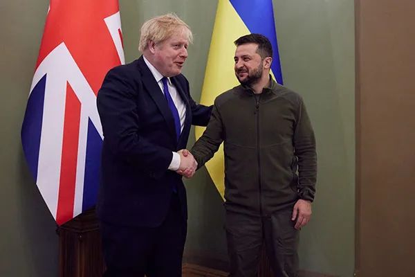 11. 英国首相约翰逊突访乌克兰 与泽连斯基在基辅巡街 more…4月9日，英国首相约翰逊突访乌克兰首都基辅，与乌克兰总统泽连斯基会面