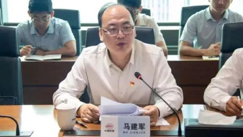 » 2. 中行行长刘连舸受贿判死缓2024年11月26日，山东省济南市中级人民法院一审公开宣判中国银行股份有限公司原党委书记、董事长刘连舸受贿、违法发放贷款一案，对被告人刘连舸以受贿罪判处死刑，缓期二年执行，剥夺政治权利终身，并处没收个人全部财产，以违法发放贷款罪判处有期徒刑十年，并处罚金人民币十五万元，决定执行死刑，缓期二年执行，剥夺政治权利终身，并处没收个人全部财产；对刘连舸受贿犯罪所得财物及孳息依法予以追缴，上缴国库
