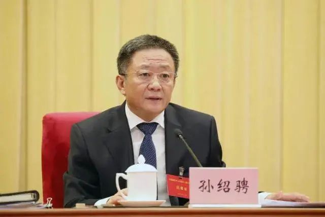 10. 国台办副主任裴金佳履新退役军人事务部党组书记4月30日上午，中央组织部有关负责同志出席退役军人事务部领导干部会议，宣布中央决定：裴金佳同志任退役军人事务部党组书记，孙绍骋同志不再担任退役军人事务部党组书记职务，另有任用