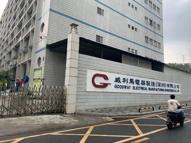 1. 深圳仅剩两条地铁少数站点还在运行，多区采取管控措施 more…受最新一轮疫情影响，深圳全市地铁除6号线和8号线少数站点还在正常运行外，1号线、3号线、4号线、5号线、7号线、9号线、10号线以及11号线等多条地铁线从9月3日0时起，全部暂停运营