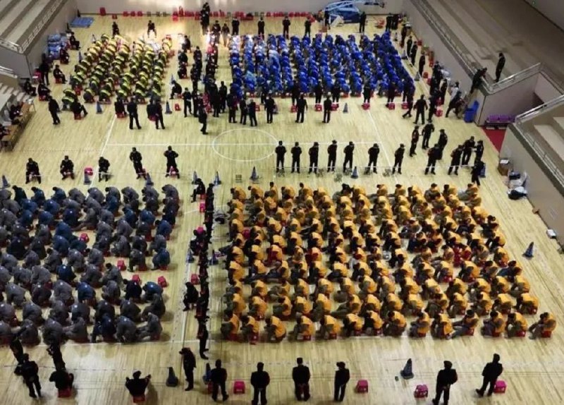 » 12、缅甸妙瓦底地区遣返800多中国籍涉赌诈人员近日，经中泰缅三国有关部门协商同意，缅甸妙瓦底地区的800余名中国籍涉赌诈人员途经泰国陆续被遣返回国