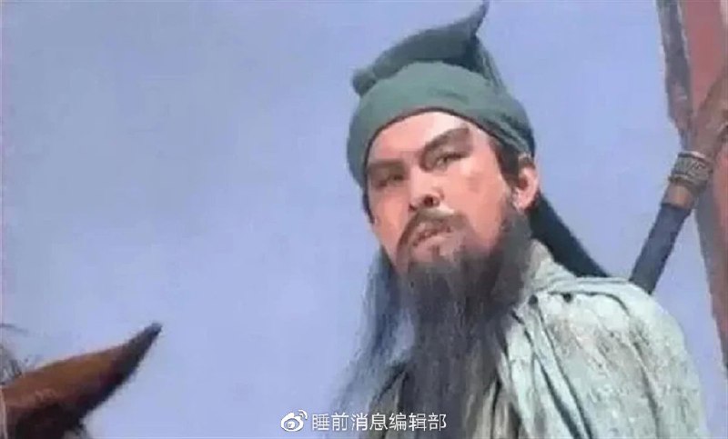» 13、老版《三国演义》关羽扮演者陆树铭突发疾病去世，享年66岁陆树铭出生于山东青岛，1966年随支援西北建设的父亲一起，举家搬迁到陕西渭南，14岁时，陆树铭萌生了要当专业京剧演员的想法，但遭到父亲反对，中学毕业后进入陕西青年篮球队打球，后又在航天部630所负责航空摄影