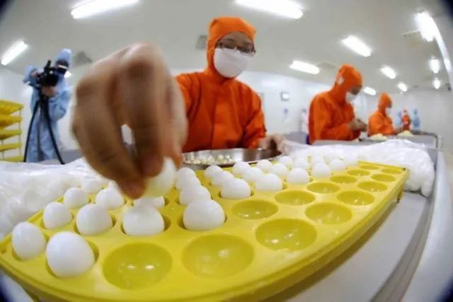 5. 安宫牛黄丸今年第二次涨价近日，广誉远下发价格调整通知，安宫牛黄丸双天然铁盒（3g*1丸/盒）定价为980元，双天然木盒（3g*1丸/盒）定价为1680元，价格调整将自4月1日起执行