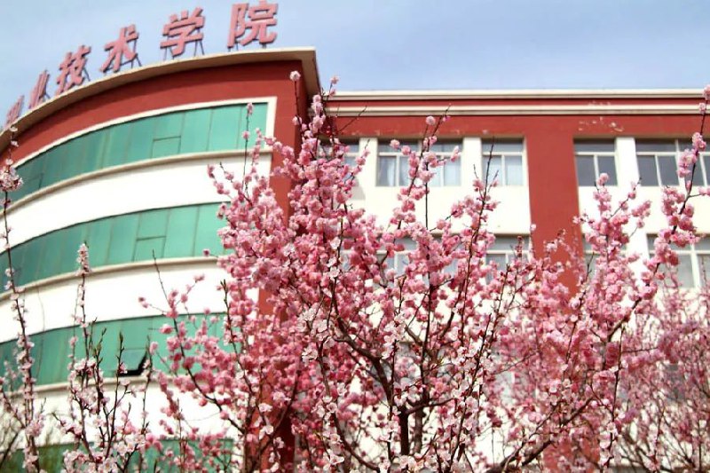5. 辽宁营口鲅鱼圈一高职两天新增74例，辽宁省长赶赴当地调度指导位于辽宁省营口市鲅鱼圈区的辽宁农业职业技术学院突遭新冠疫情